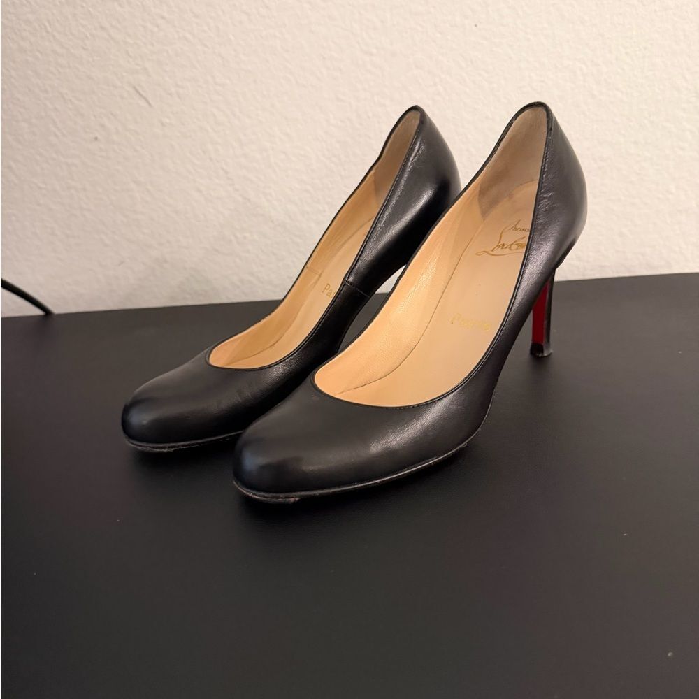 CHRISTIAN LOUBOUTIN Simple Round Toe Pumps size 36 Black